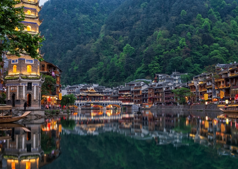 8 Days Chongqing to Fenghuang Tour via Guizhou