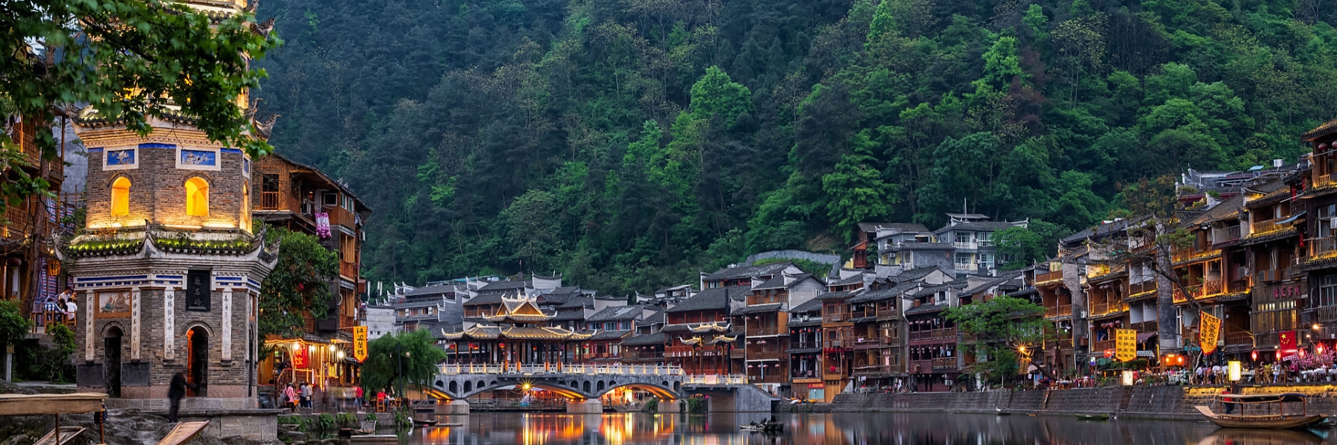 8 Days Chongqing to Fenghuang Tour via Guizhou8 Days Chongqing to Fenghuang Tour via Guizhou