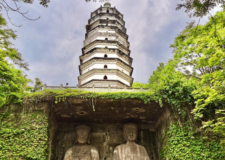 Chongqing to Dazu Rock Carvings Full-Day Tour