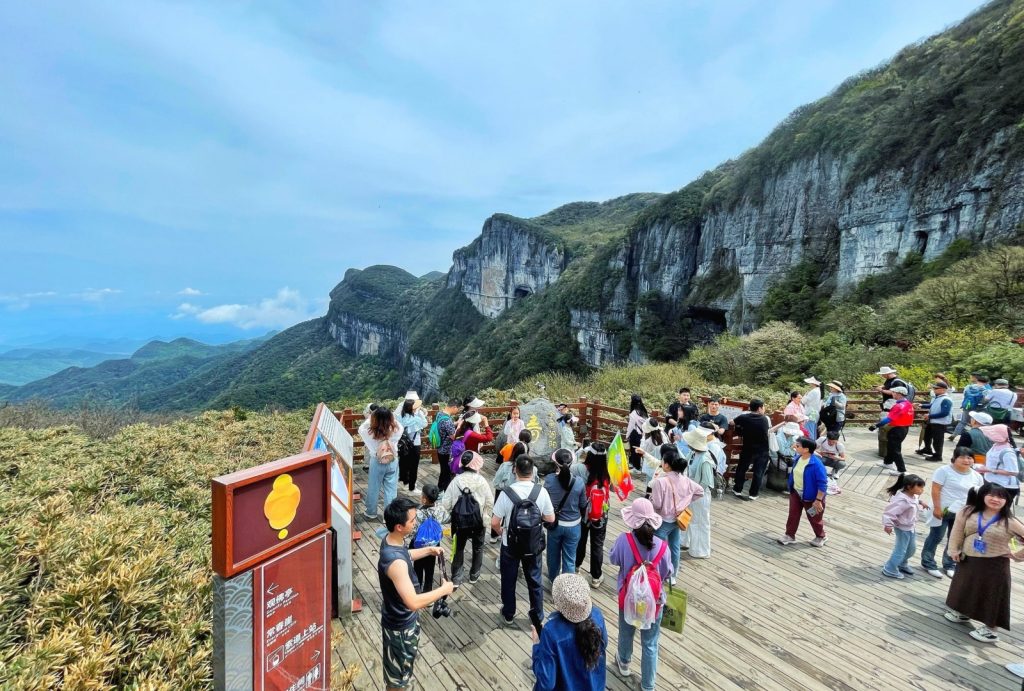 Spring outing to Jinfo Mountain