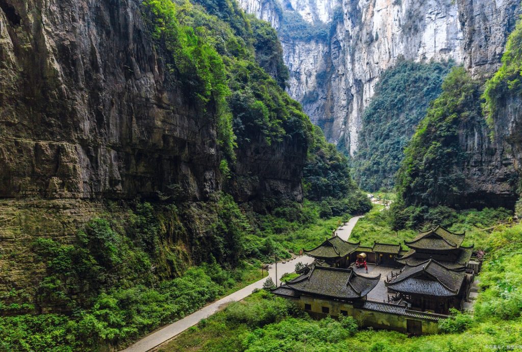 Tianfu Official Post Station inside Wulong Natural Three Bridges
