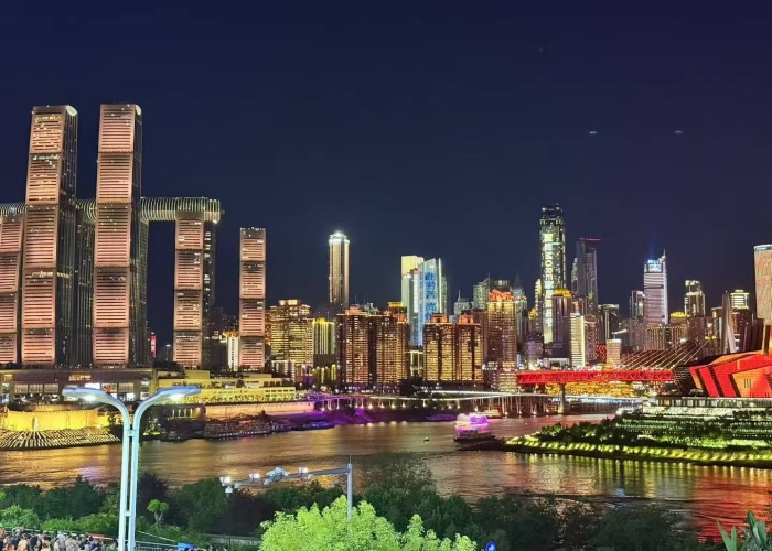 Taking a walk by the Beibin Road