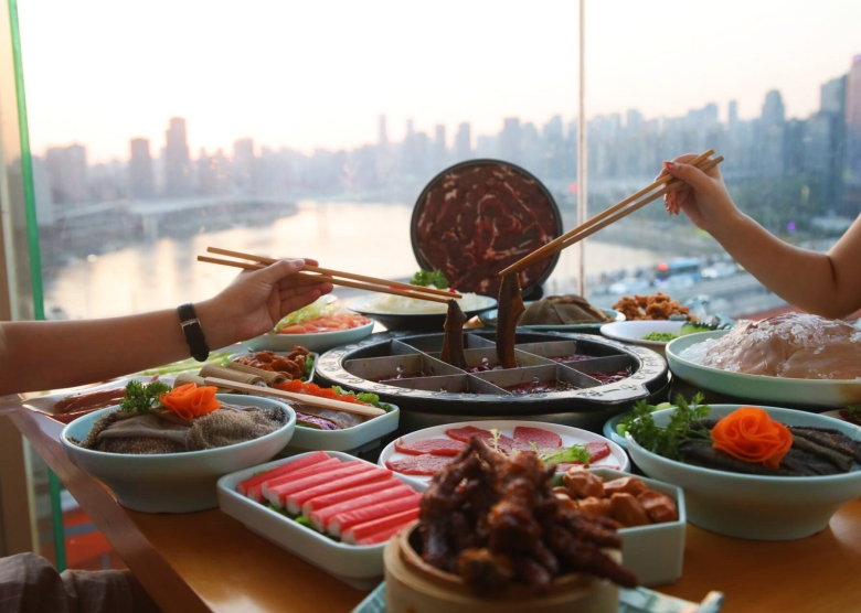 Nanbin Road Riverside Chongqing Hot Pot Restaurant Guide