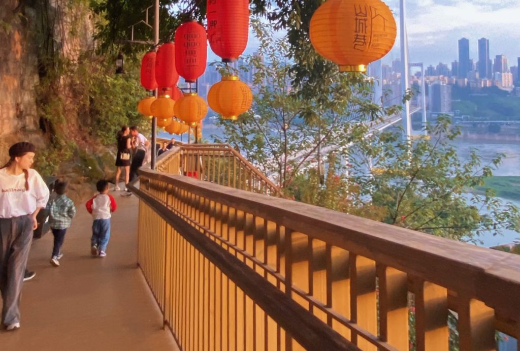 Cliffside Plank Road (悬空栈道)