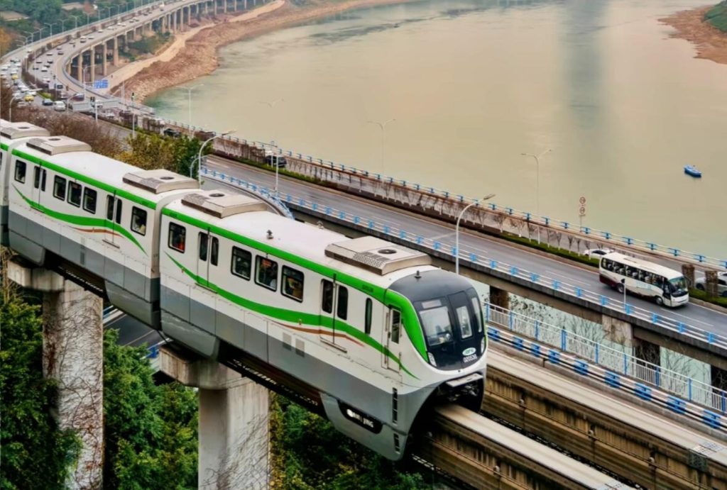 Light Rail Line 2 heading to Liziba Station