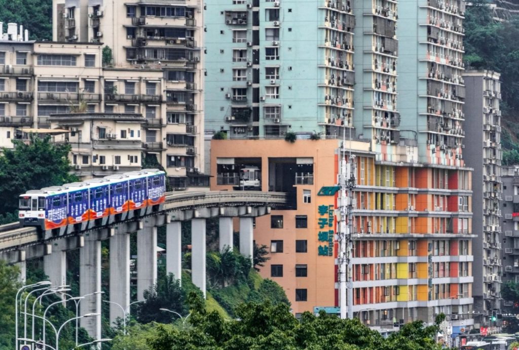 The view of Liziba Station from Niujiaotuo Station