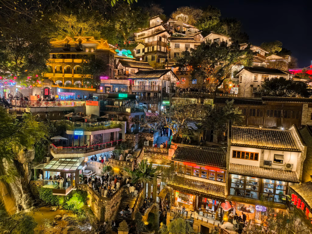 Xiahaoli at night
