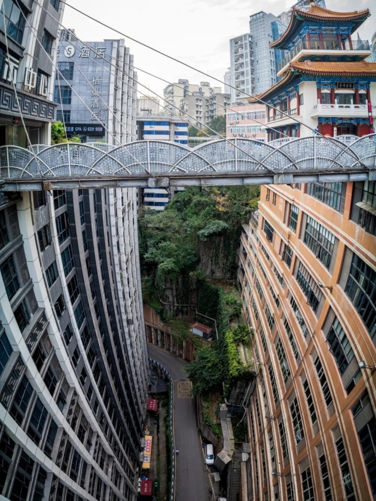 The perspective of taking a panoramic photo on the bridge