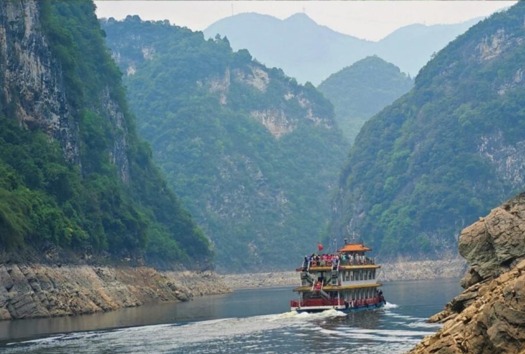 Scenery along the Chongqing to Yichang line