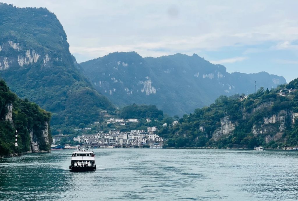 The Scenic Beauty of Xiling Gorge