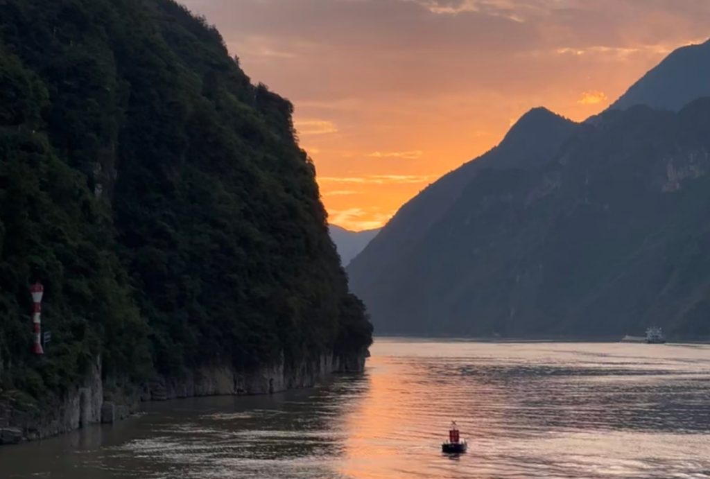 The beautiful sunset scene of the Three Gorges