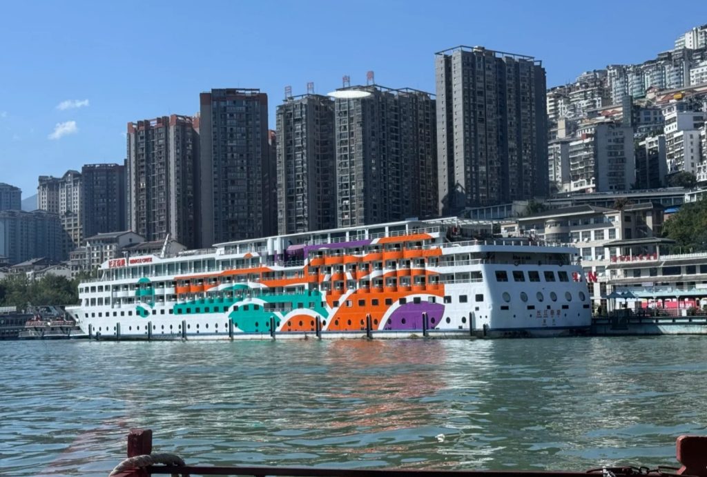 Yichang–Chongqing: Disembark at Chaotianmen Port