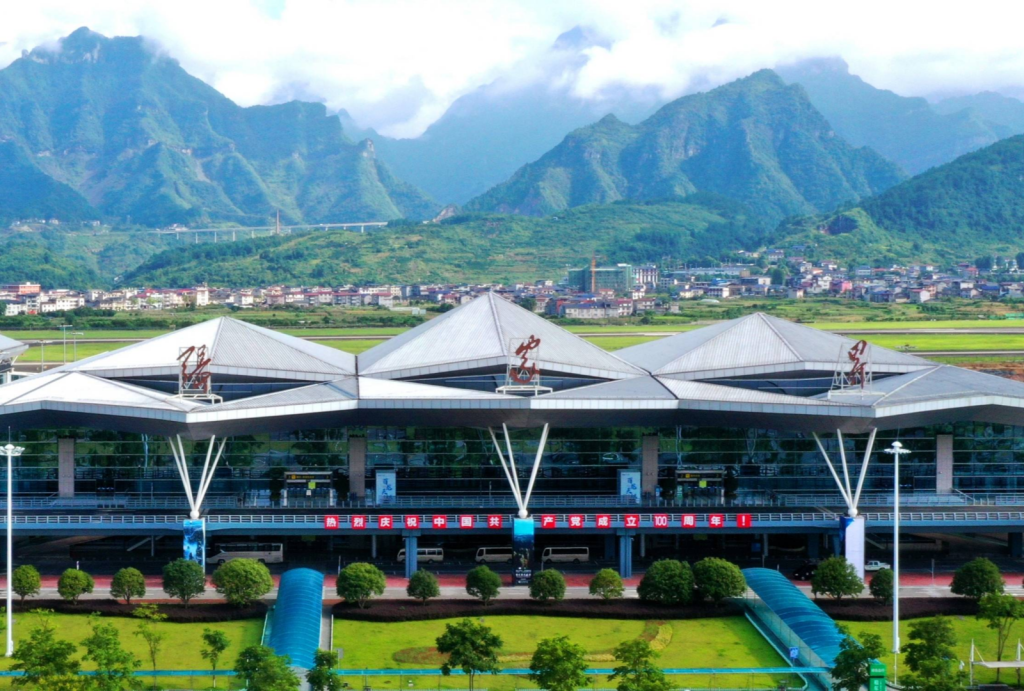 Zhangjiajie Hehua Airport (DYG)