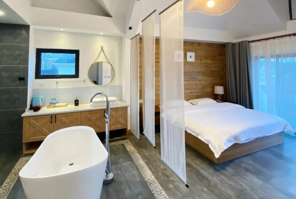 Modern 4-Star Hotels & Family-Friendly Resorts