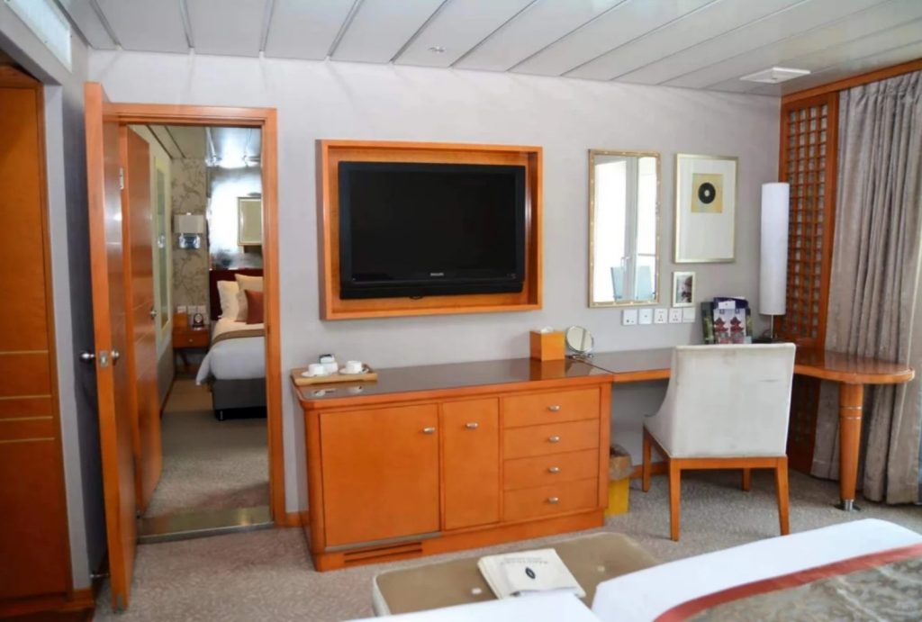 Connecting cabin on Yangzi Explorer cruise ship