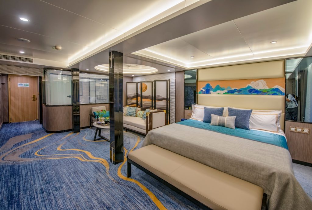 Shangri-La suite of Victoria Sabrina