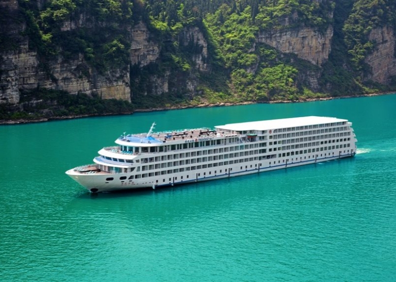 Yangtze River cruise ship