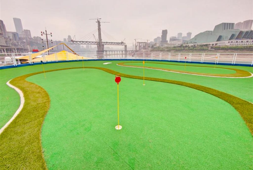 Mini golf area