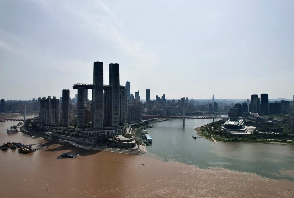 Scenery of two rivers with contrasting colors