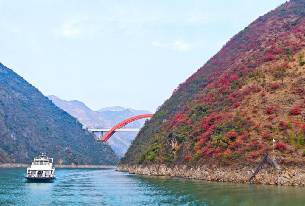 Take a Yangtze River Cruise in the late autumn